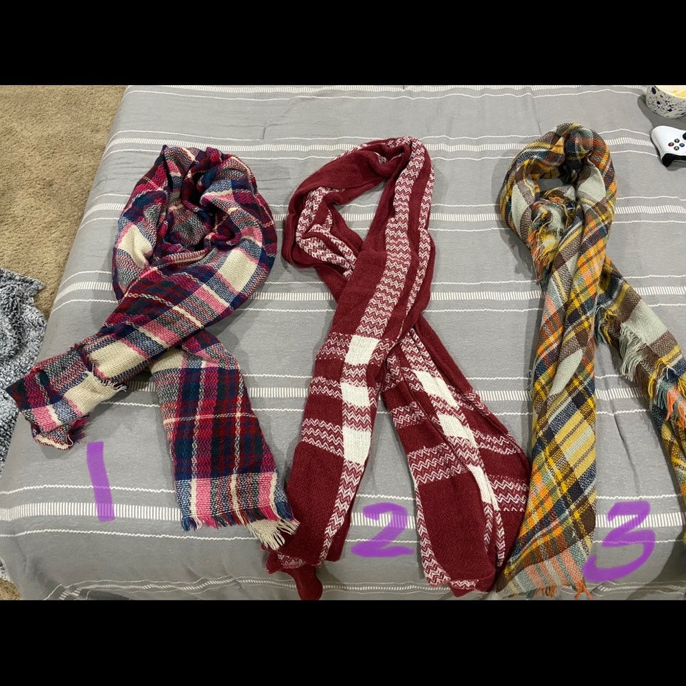 Women’s scarves. READ DESCRIPTION!!!!!